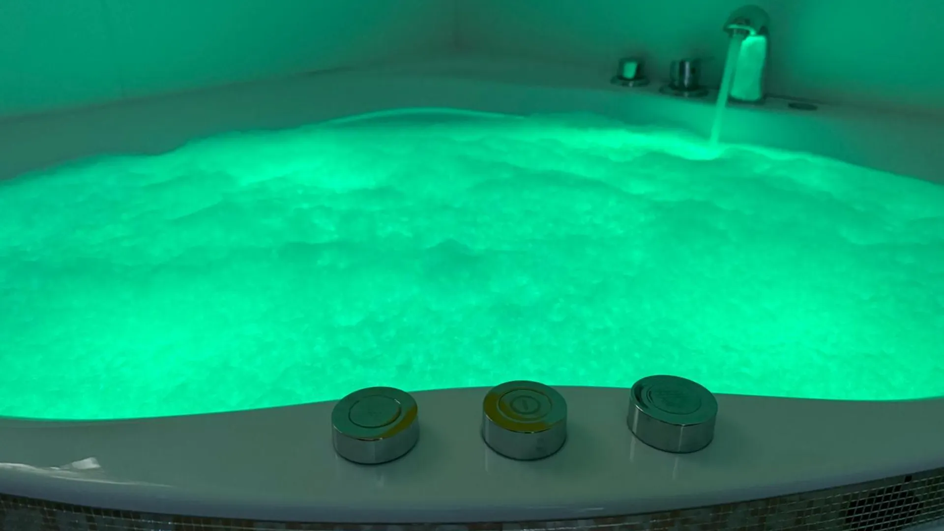 Relais Cocorico - Town House 4 Private Suites, Ac Cinema Gym & Sauna Apartment *